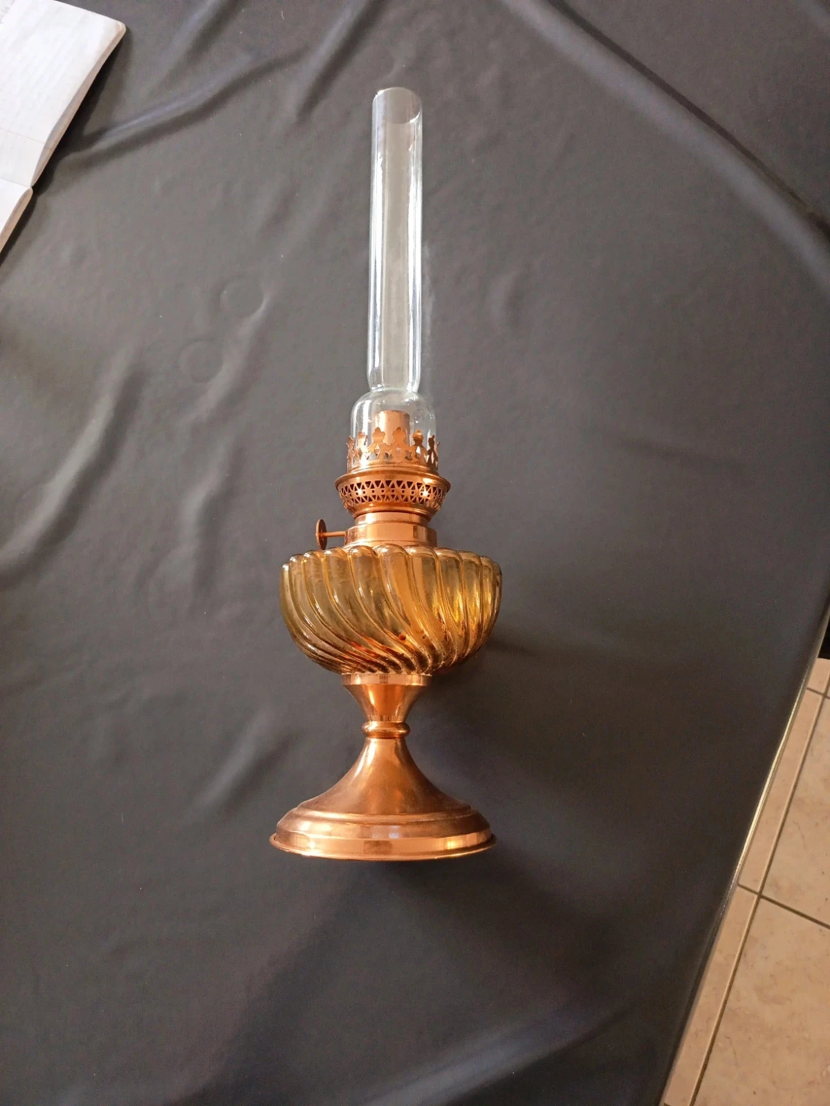 Lampe a à pétrole en cuivre